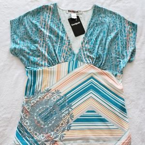 DESIGUAL Short Sleeve V-Neck Metallic Graphic Tee--NWT--XL